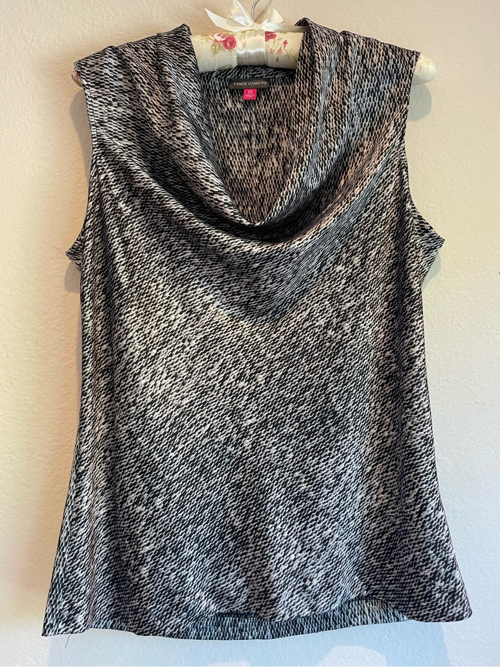 Vince Camuto Cowl Neck Sleeveless Top EUC - size XS